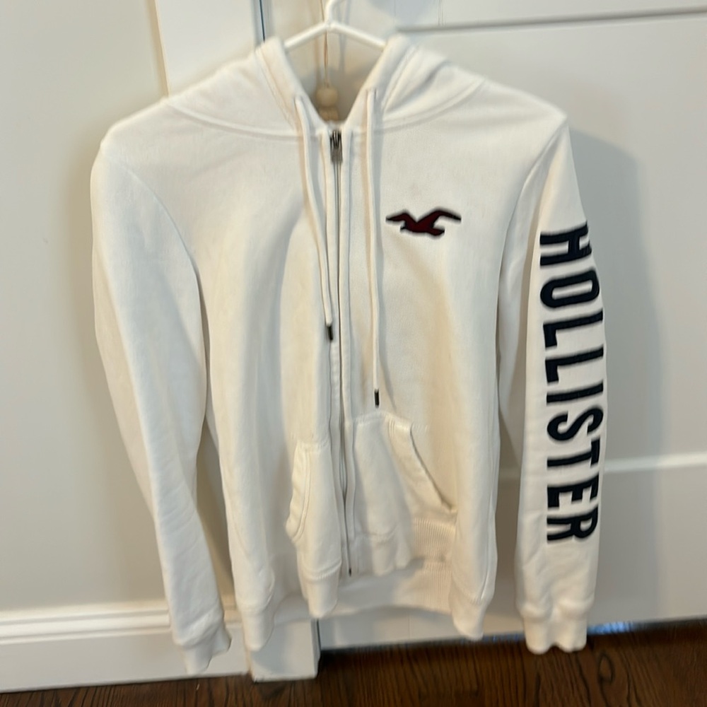 Hollister zip up hoodie, size small